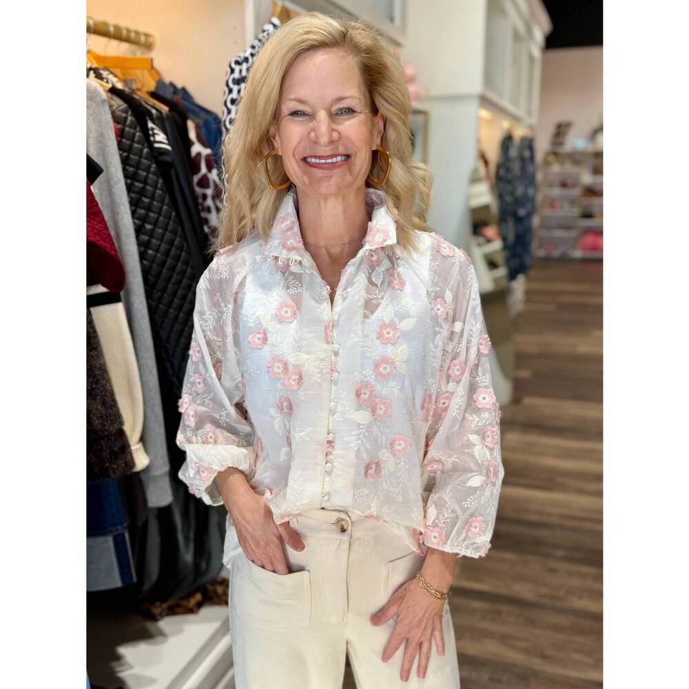 NEW BOHO CHIC embroidered blouse in pastel floral